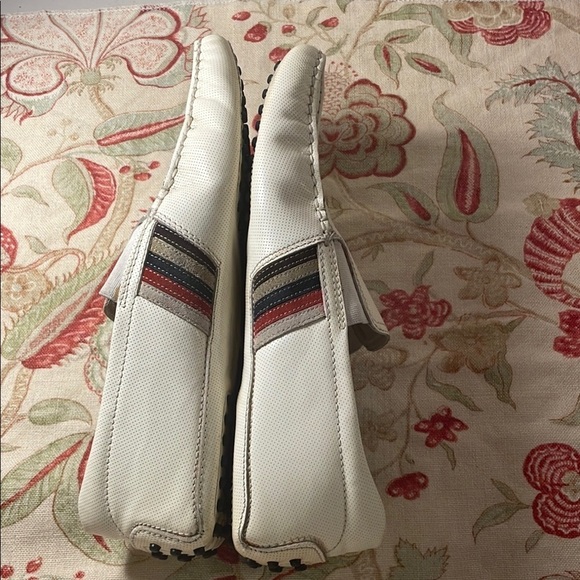 Tod\'s Gommini White Slip-On Driving Loafers Side Suede Stripes Moccasin Unisex main image 14